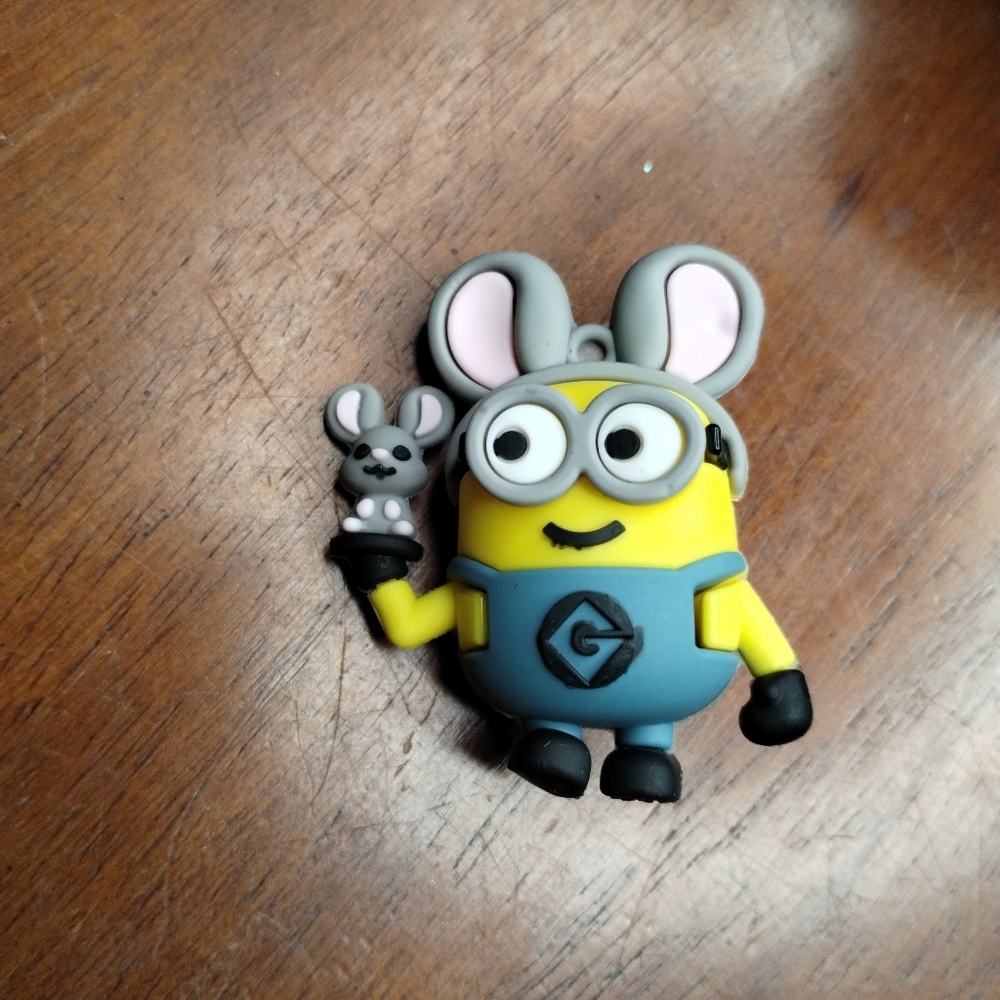 New Minion Character With Mouse Hat Key Holder Keychain